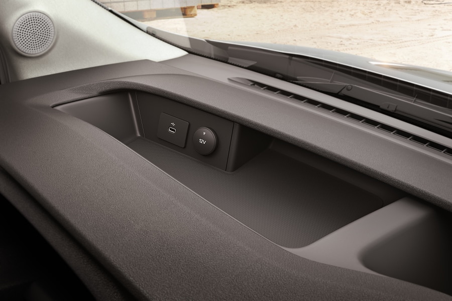 Compartimento de tablero con puertos USB y 12V